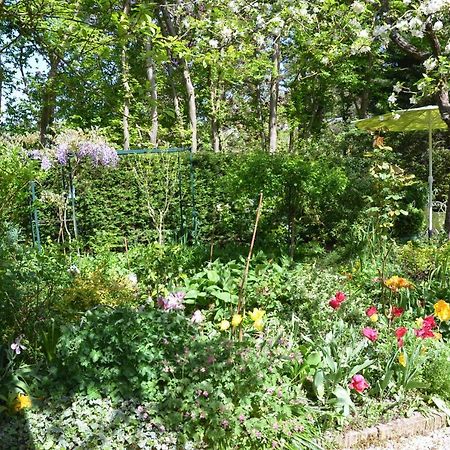 Le Clos Fleuri Bed & Breakfast Giverny Bagian luar foto