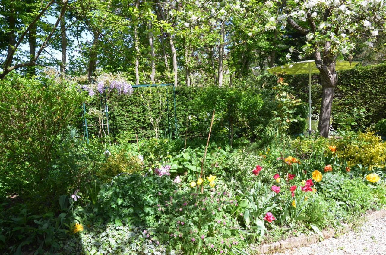 Le Clos Fleuri Bed & Breakfast Giverny Bagian luar foto