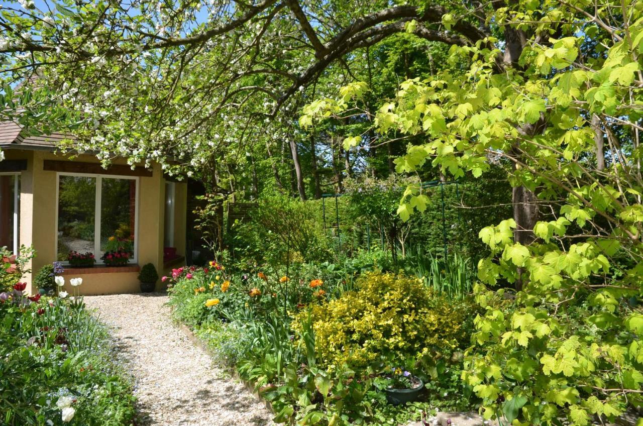 Le Clos Fleuri Bed & Breakfast Giverny Bagian luar foto